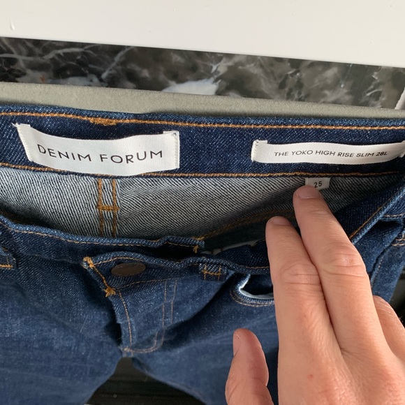 Aritzia Denim Forum “The Yoko High Rise Slim” Jeans, size 25 - Picture 3 of 5